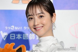 佐々木希、猫耳カチューシャ姿で愛犬を抱っこ「すっぴん？」「可愛すぎる」の声 画像