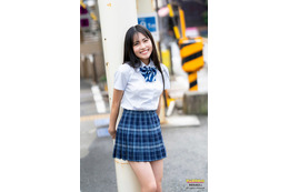 “高校生アイドル”LinQ有村南海、透明感溢れる制服グラビア「ヤンマガ」初登場 画像