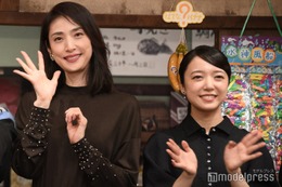 天海祐希＆上白石萌音「銭天堂」再現度の高さに圧倒 初共演で敵役「思いっきり暴れた」【ふしぎ駄菓子屋 銭天堂】 画像