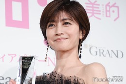 内田有紀、美デコルテ全開ドレス姿で登場 年齢での体調の変化告白「本当は涼しい顔してかっこつけていたりとかしたい」 画像