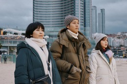 松たか子・多部未華子・松坂桃李「スロウトレイン」“3姉弟”誕生秘話 俳優陣の力を感じた撮影裏側に迫る【脚本家・野木亜紀子氏×監督・土井裕泰氏インタビュー後編】 画像