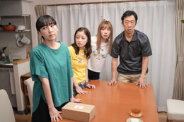 朝ドラ「おむすび」麻生久美子＆酒井若菜、元ヤンキー＆元レディースの母対決が話題に「ど迫力のメンチ切り」「豹変ぶり最高」の声 画像