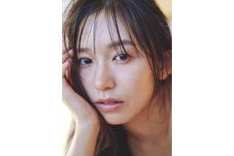 志田音々、接近ショットで大人の表情「週プレ」表紙飾る 画像