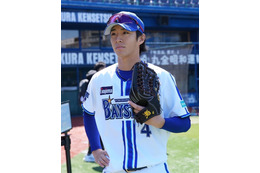 DeNA度会隆輝選手、美女インフルエンサーとの交際宣言 密着2ショット公開 画像