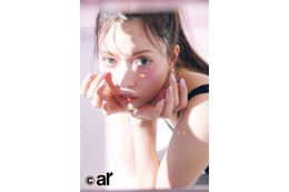 八木アリサ“完璧ボディ”の秘密「ar」初表紙で透明感放つ 画像