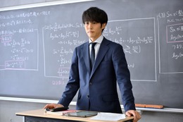 「御上先生」初回エンディングに登場する女子高生は誰？「すごい似てる」「気付いた人天才」思わぬヒントに考察盛り上がる 画像