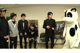 M!LK、劇場版「トリリオンゲーム」試写会で暴走 メンバーが佐野勇斗に接近チャレンジ 画像