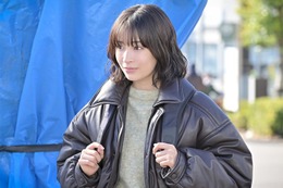 「クジャクのダンス」心麦（広瀬すず）＆染田（酒井敏也）を盗撮 一瞬写った人物に考察加速「もしかして重要人物？」「ノーマークだった」 画像