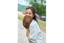 日向坂46佐々木久美、スポーティールックでひと味違う魅力 1st写真集先行カット第4弾解禁【めくる日々】 画像