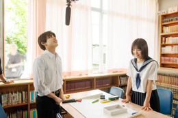なにわ男子・長尾謙杜、子役とハグ 當真あみら「おいしくて泣くとき」特別メイキング映像公開 画像
