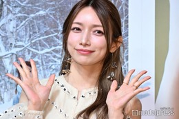 後藤真希、オフショルで大胆肌見せ 純白コーデに反響「完璧スタイル」「デコルテが美しすぎる」 画像