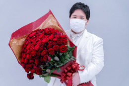 人気配信者・コレコレ、結婚発表 “HIKAKINオマージュ”の写真も公開 画像