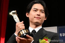 松村北斗「キネマ旬報ベスト・テン」主演男優賞受賞 “自身の居場所”SixTONESにいる覚悟「人生を懸けて一生を共にするという想いのもと集まっている」 画像
