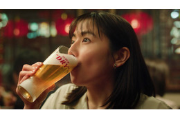長澤まさみ「アサヒスーパードライ」新CM決定 中華料理店でビール嗜む 画像