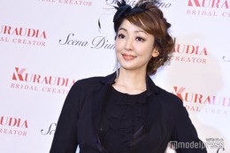 神田うの、USJで娘と“ペアルック風キティコーデ”披露「手足が長い」「センス抜群」の声 画像