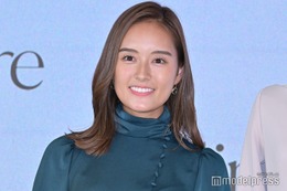 日テレ忽滑谷こころアナ、ショートパンツから美脚スラリ「抜群スタイル」「綺麗」と反響 画像