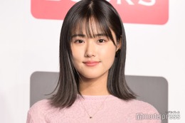 原菜乃華、母とお出かけ 極ミニ丈×黒タイツで圧巻の脚線美披露「抜群スタイル」「いつもと雰囲気違う」 画像