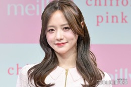 森香澄、色白美脚輝く制服姿披露「お人形さんみたい」「学園のマドンナ感」と反響 画像