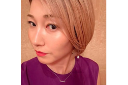 狩野舞子、スリットから美脚チラリ「脚長い」「美しい」の声 画像