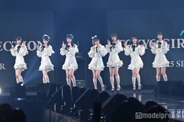 “秋元康氏プロデュースアイドル”Rain Tree、ショートパンツ姿で美脚際立つ グループで「TGC」初登場【TGC2025S/S】 画像