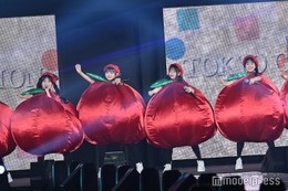 CUTIE STREET、りんご姿でパフォーマンス「白雪姫」スペシャルステージで吉柳咲良と夢の共演【TGC2025S/S】 画像
