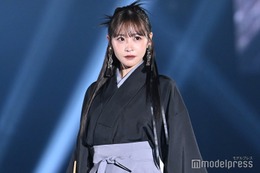 FRUITS ZIPPER櫻井優衣、トップバッターで「アイドルランウェイ」開幕 黒着物オマージュ衣装でシックに【IDOL RUNWAY COLLECTION 2025】 画像