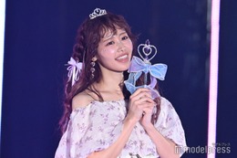 FRUITS ZIPPER仲川瑠夏、美脚＆デコルテ際立つミニドレス姿【IDOL RUNWAY COLLECTION 2025】 画像