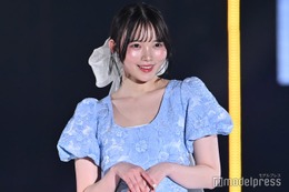 CUTIE STREET真鍋凪咲、胸元空きミニワンピで抜群スタイル【IDOL RUNWAY COLLECTION 2025】 画像