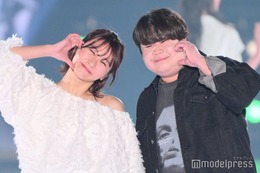 夜のひと笑い、春先取りコーデでランウェイ いちえはオフショルで美肩披露【関コレ2025S/S】 画像