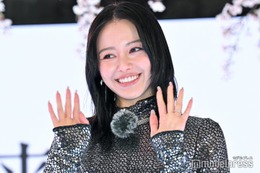 山本舞香、美背中ざっくりドレスで渋谷登場 夫・マイファスHiroとの“お花見予定”は？ 画像