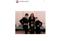 「貴重すぎるよ！」佐野勇斗『おむすび』に登場したサッカー界のレジェンドとのお茶目SHOTに反響「最高！！」 画像