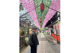 ダイアン津田、夫婦で“恋人の聖地”へ！デート中の居眠り姿に妻ほっこり「寝姿またおじいちゃん」 画像