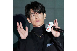 佐藤健、オーラあふれるファンミSHOTに反響「惚れます」「一生の思い出」 画像