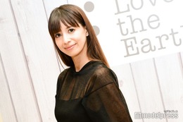 吉川ひなの「10代の泣いてるわたしを持ったいまのわたし」若き日と現在の比較ショットに「今も昔もお人形さん」「美少女過ぎて驚いた」の声 画像