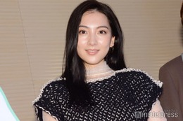 KARA知英、ミニ丈×網タイツで美脚スラリ モノトーンコーデに「可愛すぎる」「ビジュ大優勝」と絶賛の声 画像