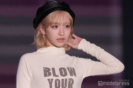 「今日好き」2児の母・重川茉弥、ミニ丈から美脚のぞく クールな眼差しでランウェイ【超十代2025】 画像