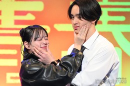 「今日好き」“まうバオ”小國舞羽＆Baoカップル、お互い“頬むにゅ” ラブラブっぷり見せつける【青春祭2025】 画像
