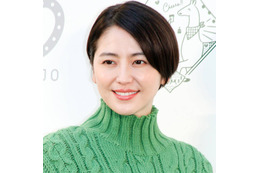 長澤まさみ、美肩を見せたアンニュイSHOTに絶賛の声「美しすぎて言葉が出ません」「ずっと憧れの存在」 画像