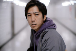 二宮和也、映画「８番出口」役者人生初“名前のない主人公”で出演決定 ポスタービジュアル＆特報映像解禁 画像