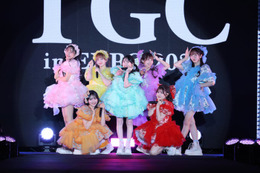 FRUITS ZIPPER松本かれん、“ミャクミャクカラー”真中まな＆月足天音は「NEW KAWAII」客席接近で神ファンサも【TGC大阪・関西万博】 画像