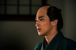 大河「べらぼう」百人一首のパロディ演出に反響 前作「光る君へ」から繋がる 画像