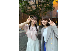 のん、ドラマ共演の菅井友香と笑顔でピース！「2人ともかわいいな～」「素敵なツーショット」の声 画像