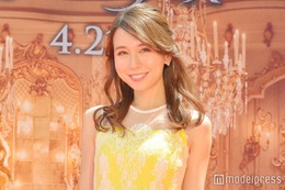 May J.「美女と野獣」ベルに変身 美肌輝くドレス姿公開「本物のディズニープリンセスみたい」「オーラがすごい」の声 画像