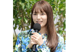 「お肌ツヤツヤ」川口春奈、美ボディをチラ見せ！タンクトップSHOTにファンうっとり「素の美しさ」 画像