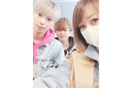 渡辺美奈代、イケメン息子たちと空港でパシャリ！「素敵な笑顔」「旅行楽しんできて下さいね」の声 画像
