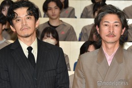 小栗旬＆窪塚洋介、日体大サプライズ登場に会場騒然 言葉詰まる生徒へ神対応【フロントライン】 画像