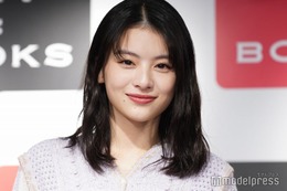出口夏希、全身CHANELで圧巻美脚披露「スタイルがレベチ」「腰の位置高い」の声 画像