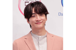 小関裕太、海軍制服姿の『めおと日和』オフSHOTに反響「爽やか」「カッコ良すぎる」