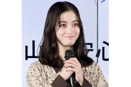 橋本環奈、ヘリコプター内で笑顔を見せた番組オフショットに反響「ビジュアル最高」「かわいいの天才」