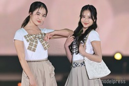 藤岡弘、娘の天翔愛＆天翔天音、シミラールックで登場 ラブリーなリボントップス着こなす【GirlsAward 2025SS】